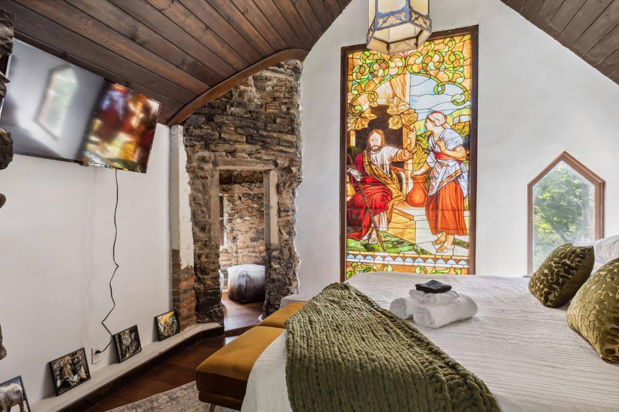 Enchanted Castle - Your Royal Getaway Awaits Cleveland Exterior photo